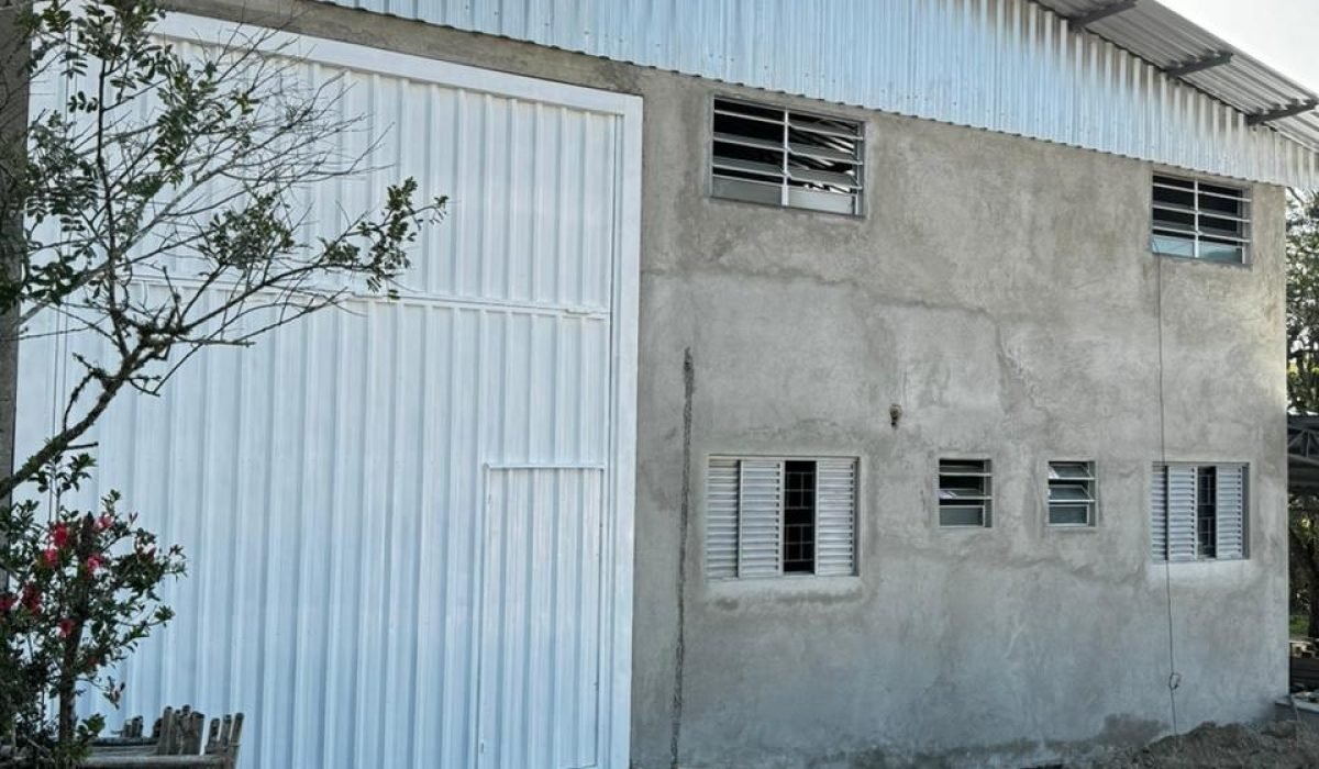 Fabricação, Construção, Estruturas metálicas para de Barração, industrial, sob medida, em Curitiba. Oferecemos uma solução completa.